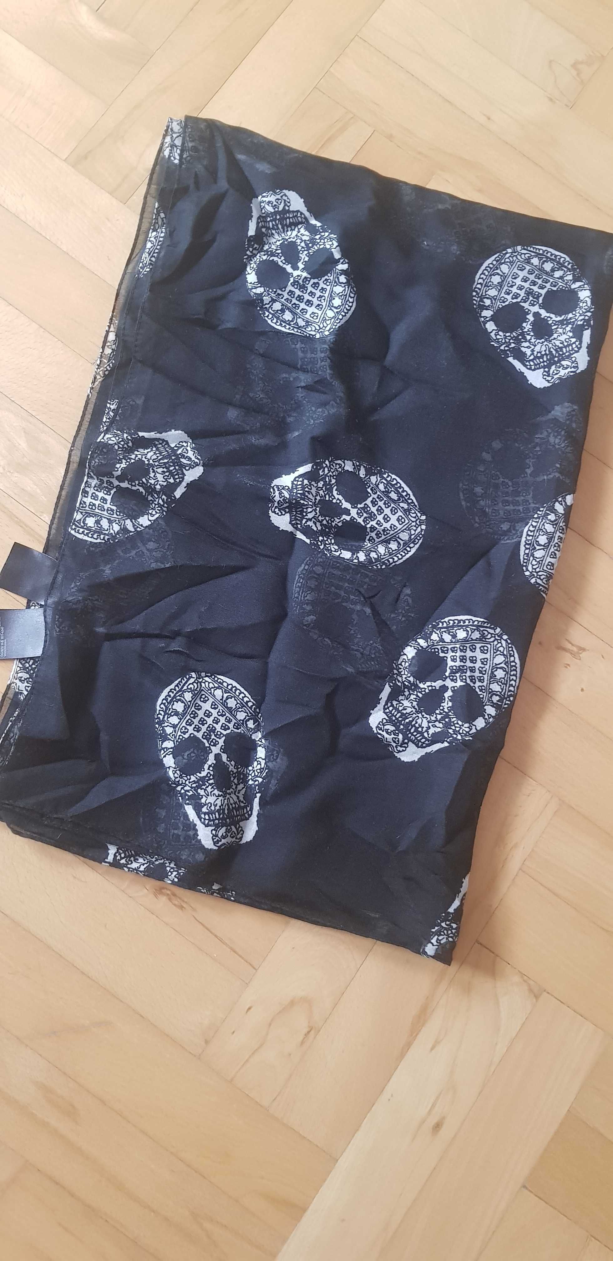 Chusta apaszka szalik H&M czachy czaszki emo punk alternative