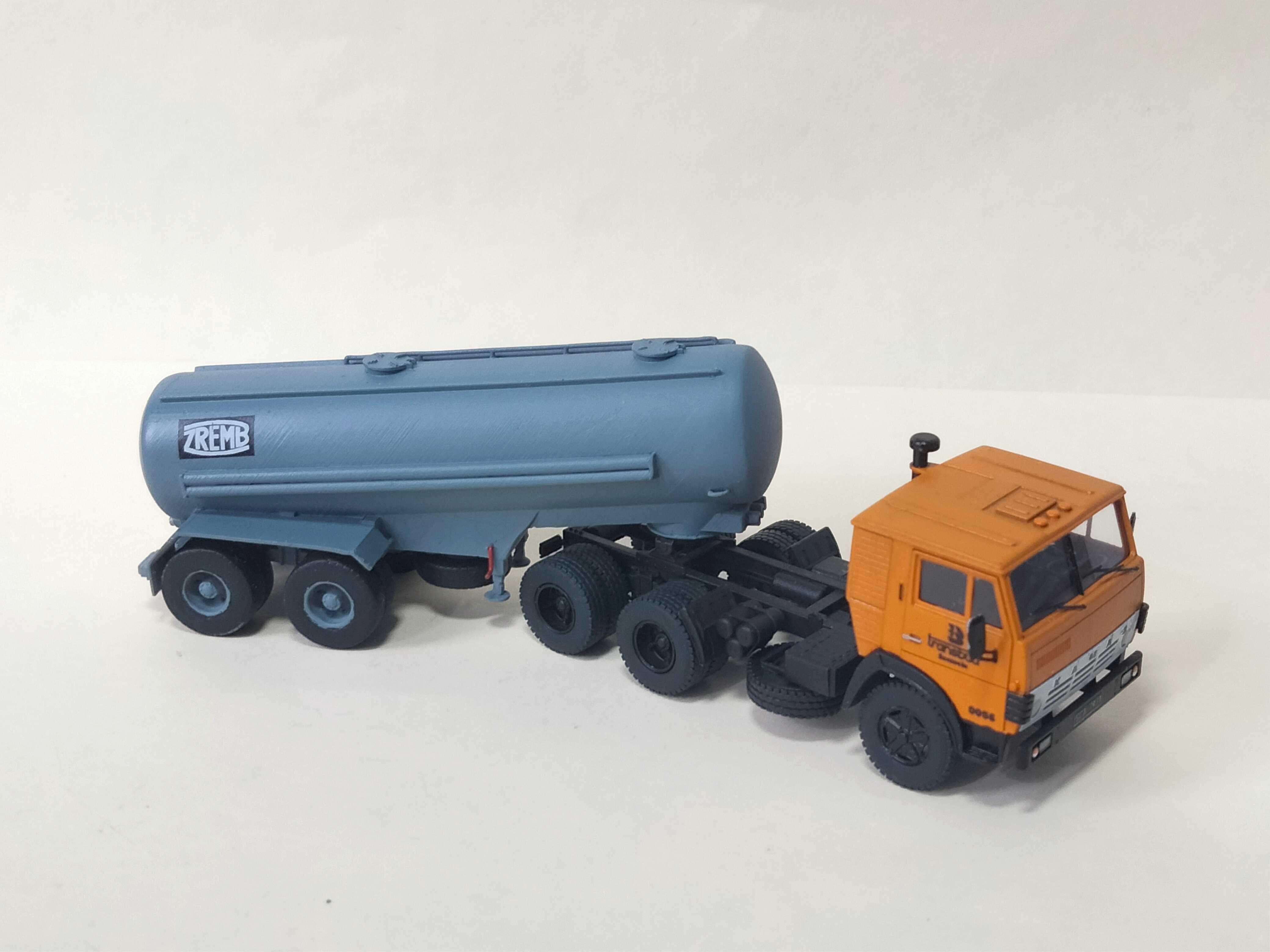 Kamaz 5410 + CN-165 1:87 Nanofaktura + GPM