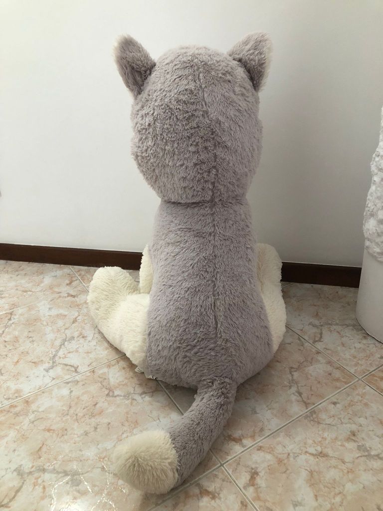 Peluche bege e cinza