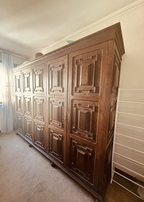 Roupeiro grande de 5 portas em madeia exotica