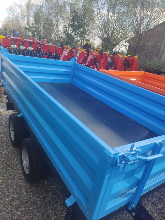 Przyczepa 2,5 t z kiprem na 3 strony Stal-met