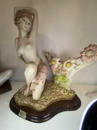 Estatueta em porcelana de decoração