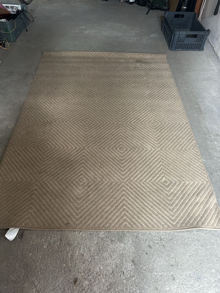 Dywan 1,33 m x 1,90 m beżowy