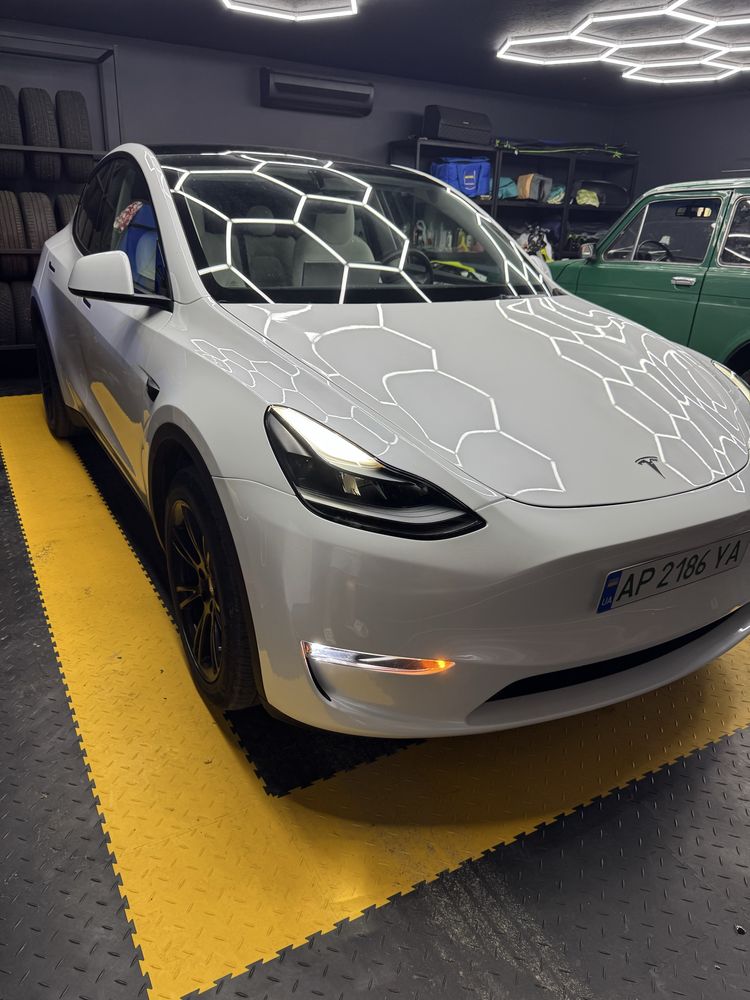 Tesla model Y новая ! Идеал.