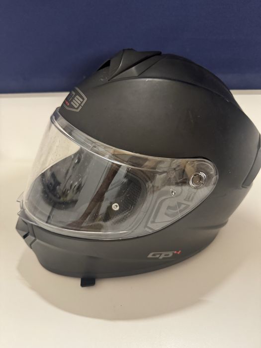 Capacete usado em boas condições