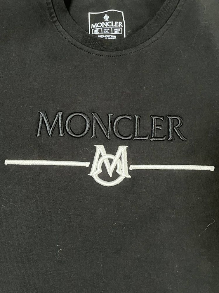 футболка Moncler