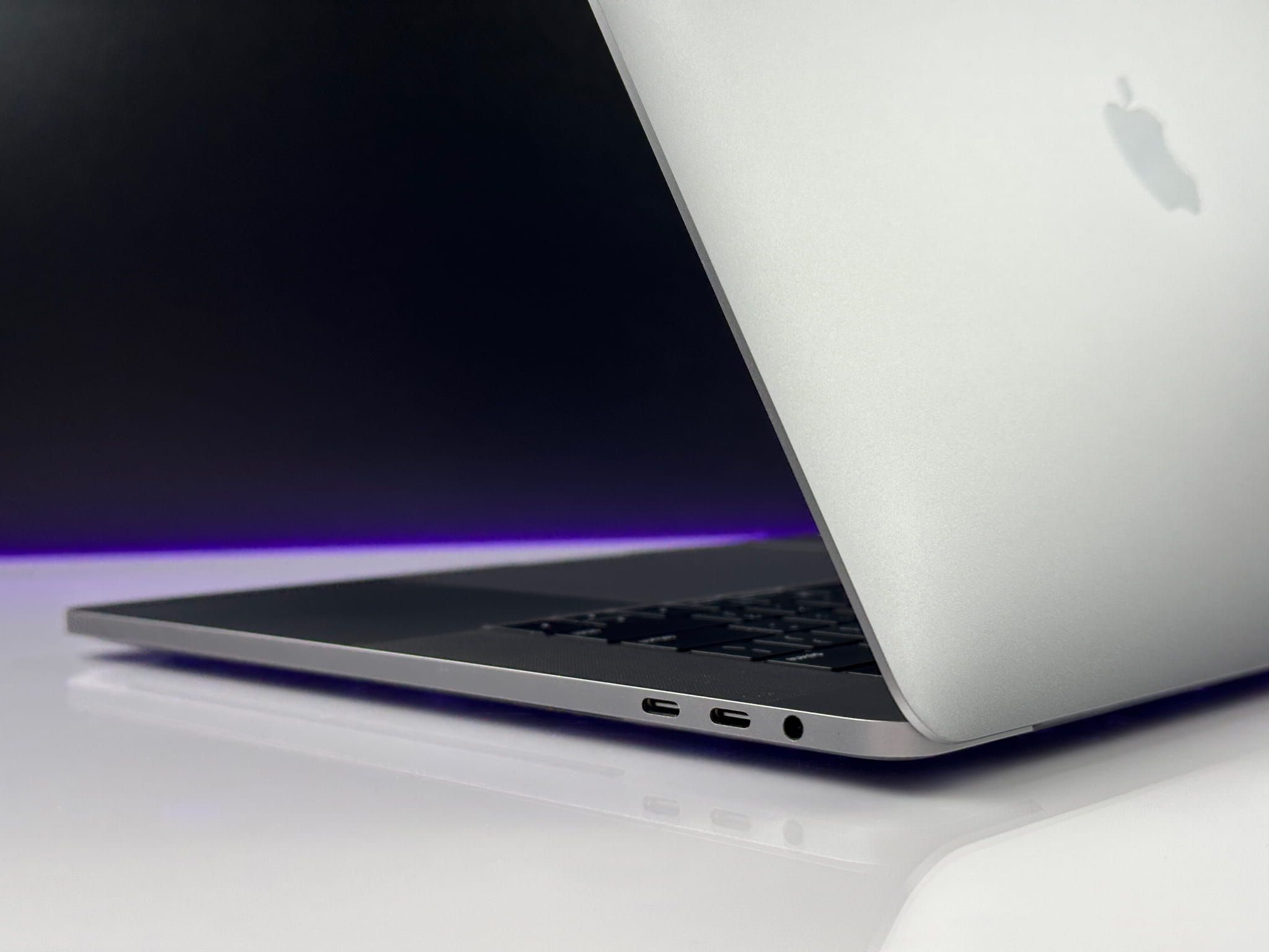 Laptop Apple MacBook Pro 15 A1990 | i7-8850H / Radeon / US /gwar 12msc