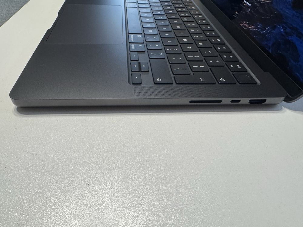 MacBook Pro14", M4,24GB,1TB, AppleCare do 1.03.2028