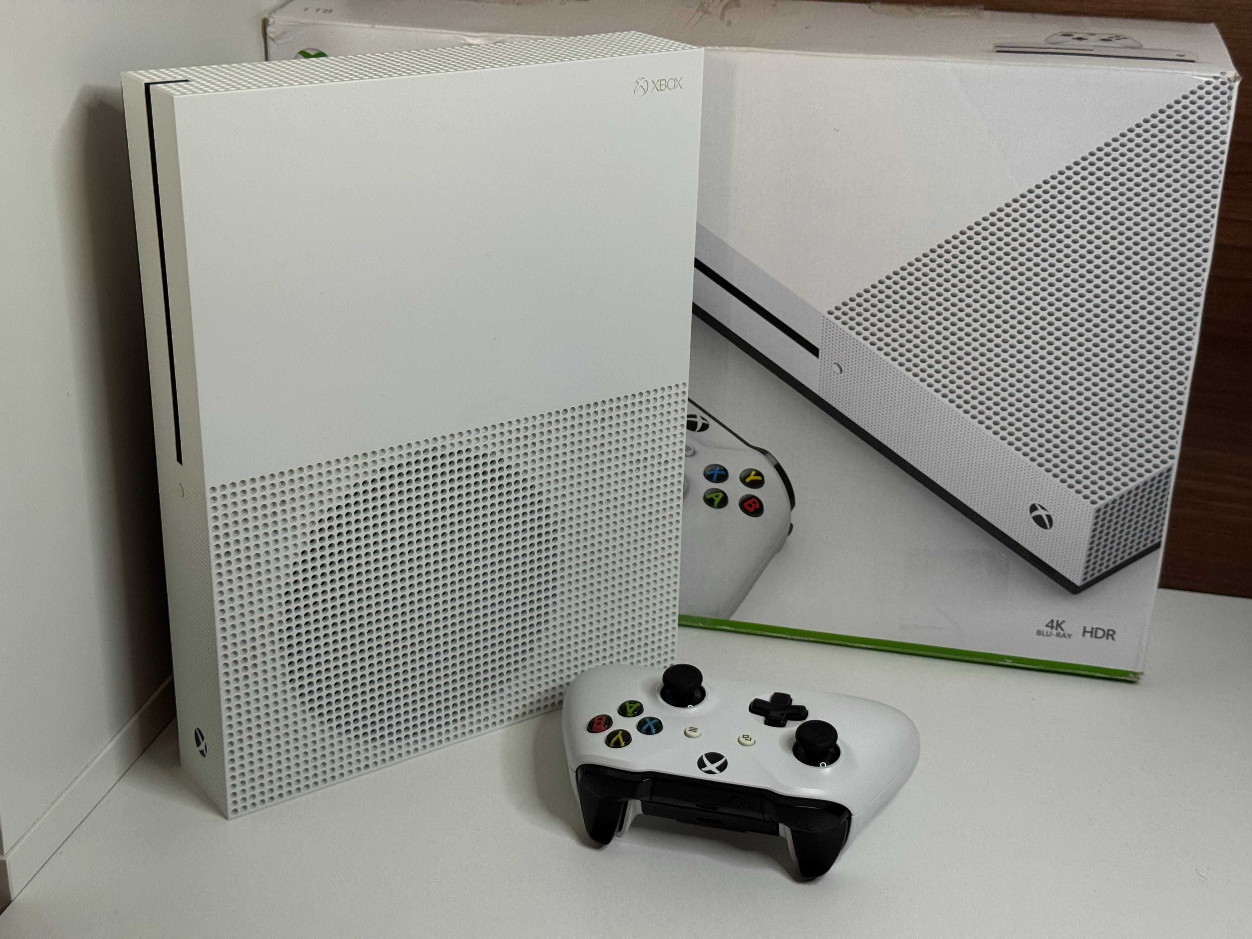 Konsola XBOX ONE S 1TB z Padem Napędem i Pudłem Super Stan