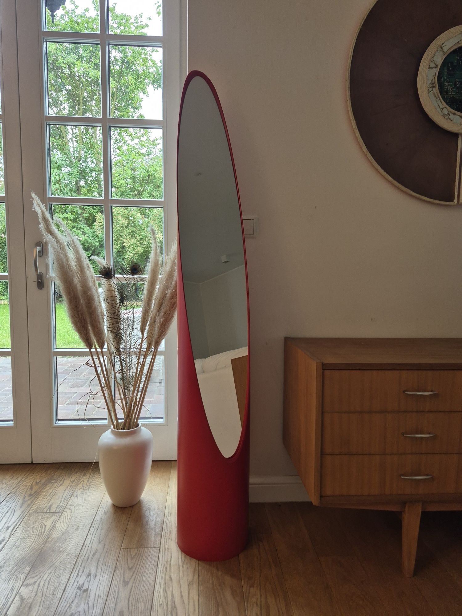 Lustro stojące Unghia Lipstick – czerwony mat – włoskiego design