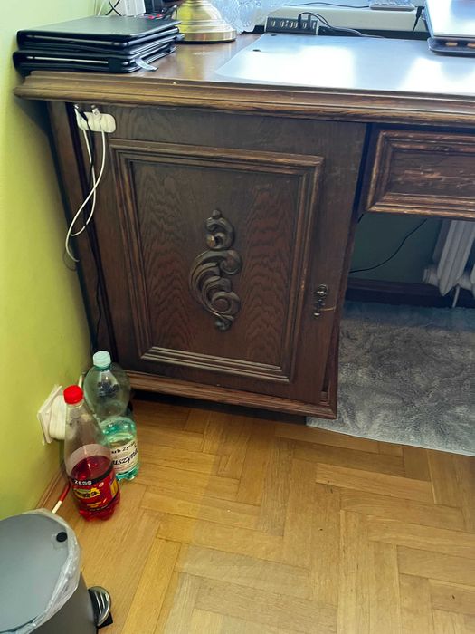 Sprzedam dobrej jakości biurko dębowe