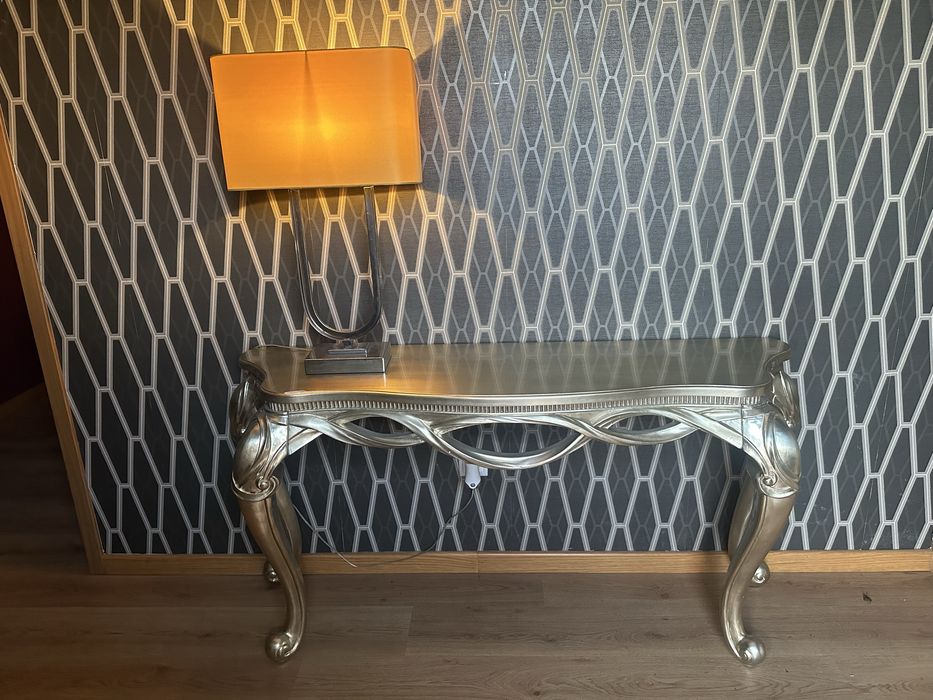 Aparador Prateado Trabalhado