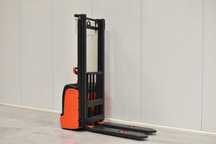 Stacker LINDE L10 Elétrico 1000kg - LINDE L10 3,25m