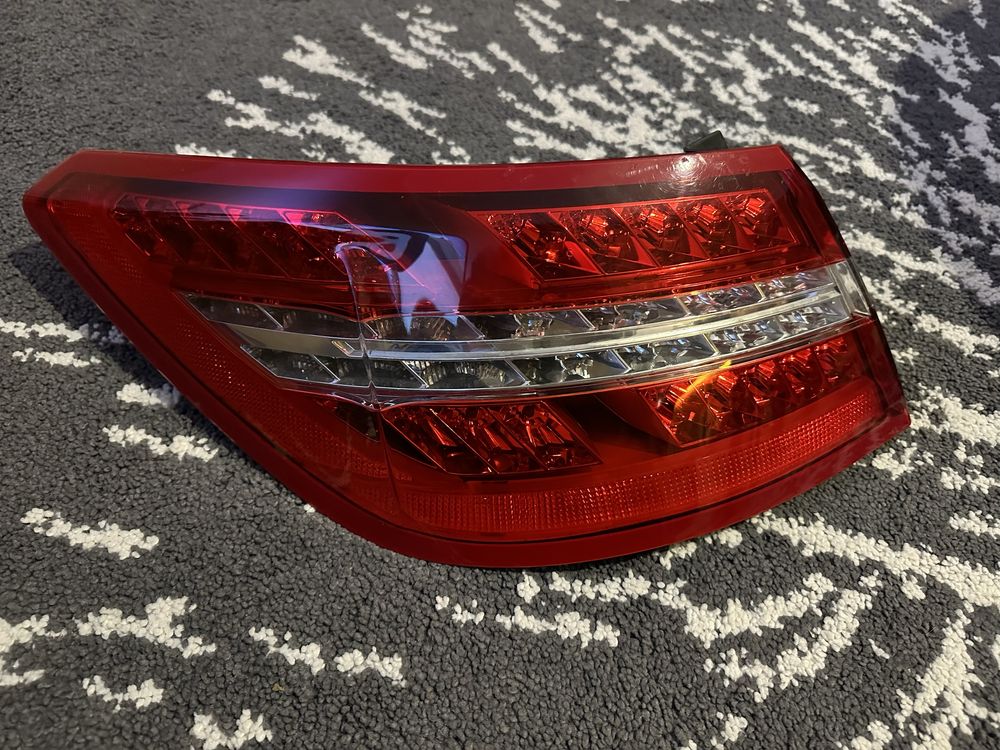 Lampa tylna lewa Mercedes c 207 cupe wersja USA