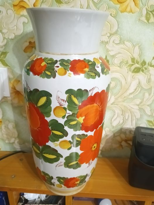 Порцелянова ваза для квітів