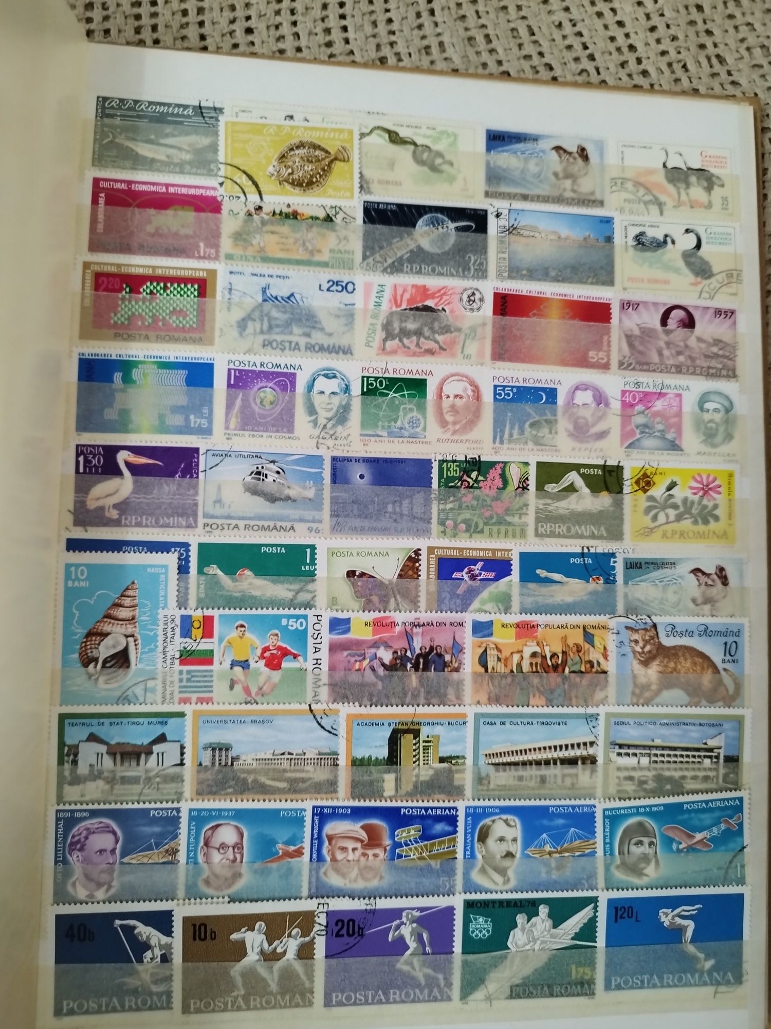 Classificador com 451 selos diferentes Roménia