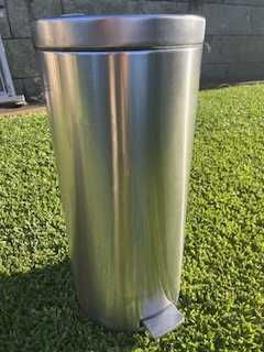 Caixote de Lixo de 50 litros em aço inox Abrantina