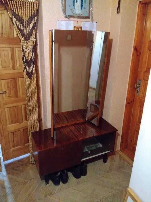 Прихожа дзеркало трюмо шафа з тумбами