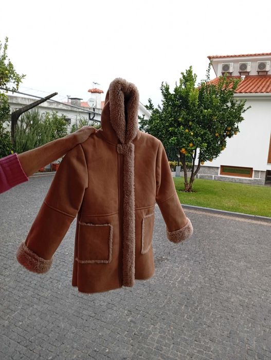 Kispo menina 6-7 anos em pele (antilope) com forro peludo