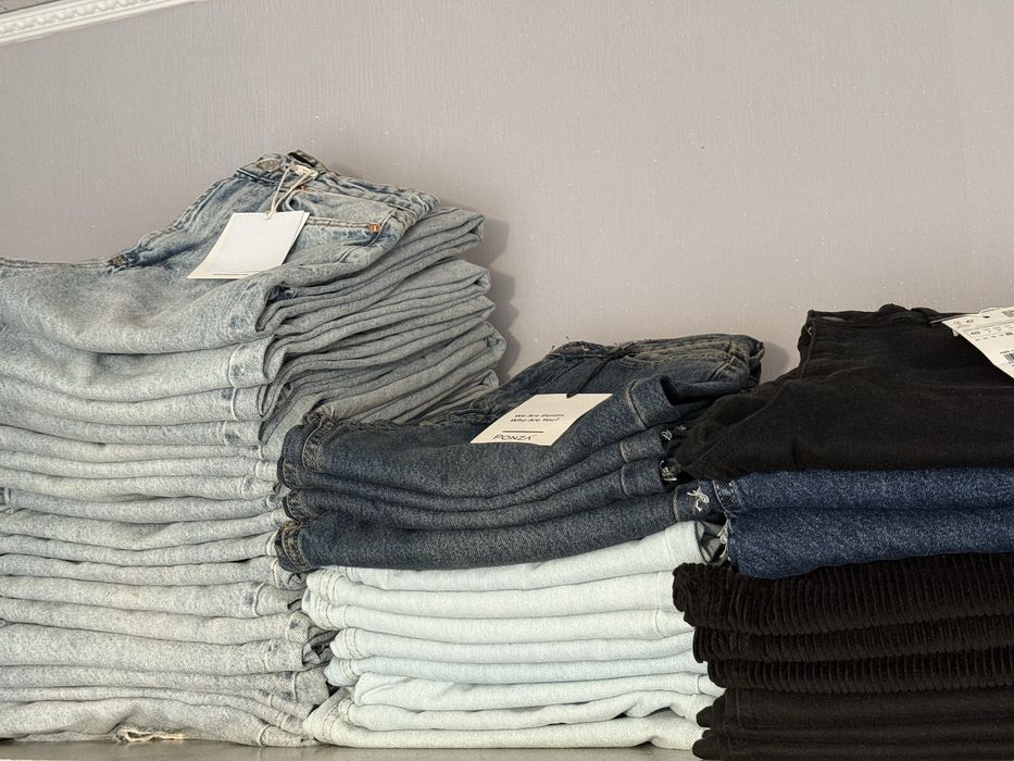 Розпродаж нового жіночого одягу