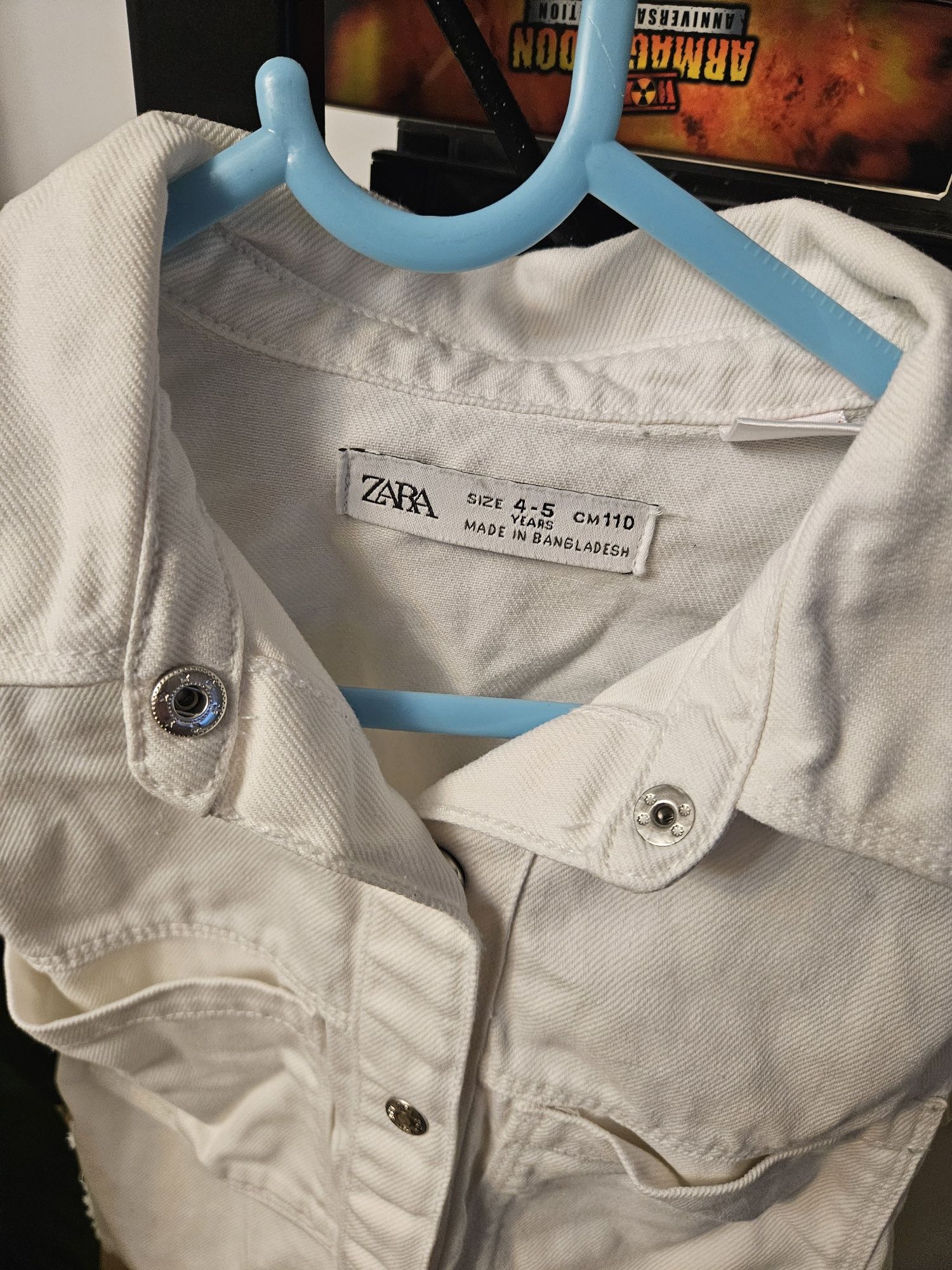 Biała jeansowa kurtka zara 110