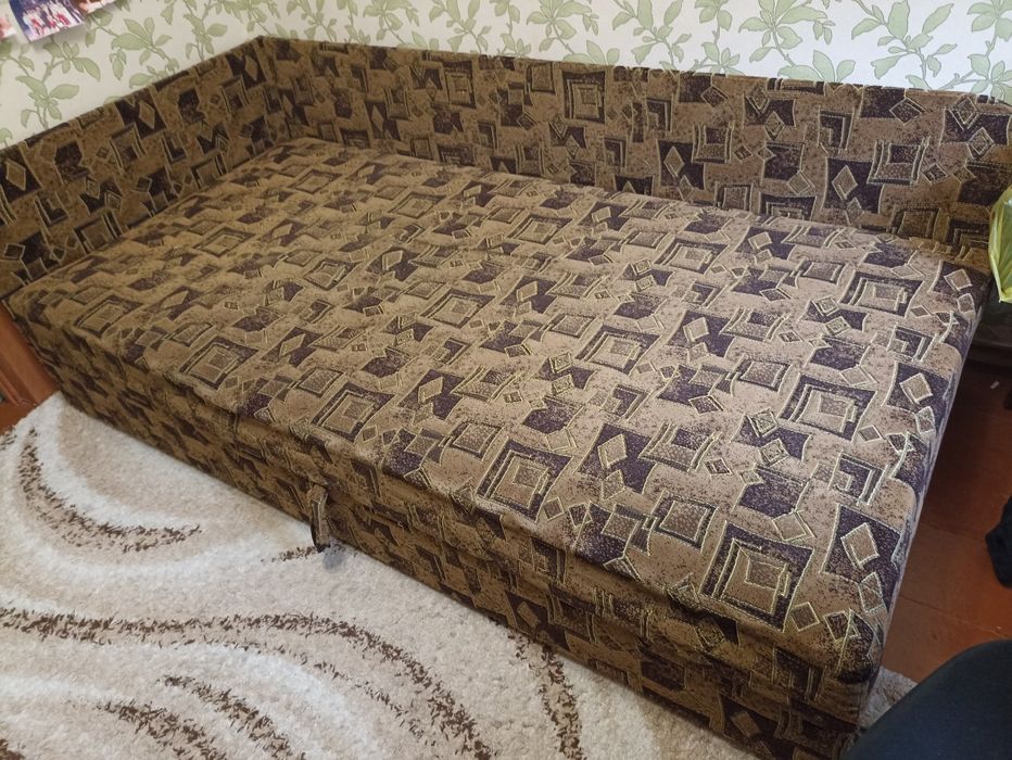Диван ліжко бу в гарному стані