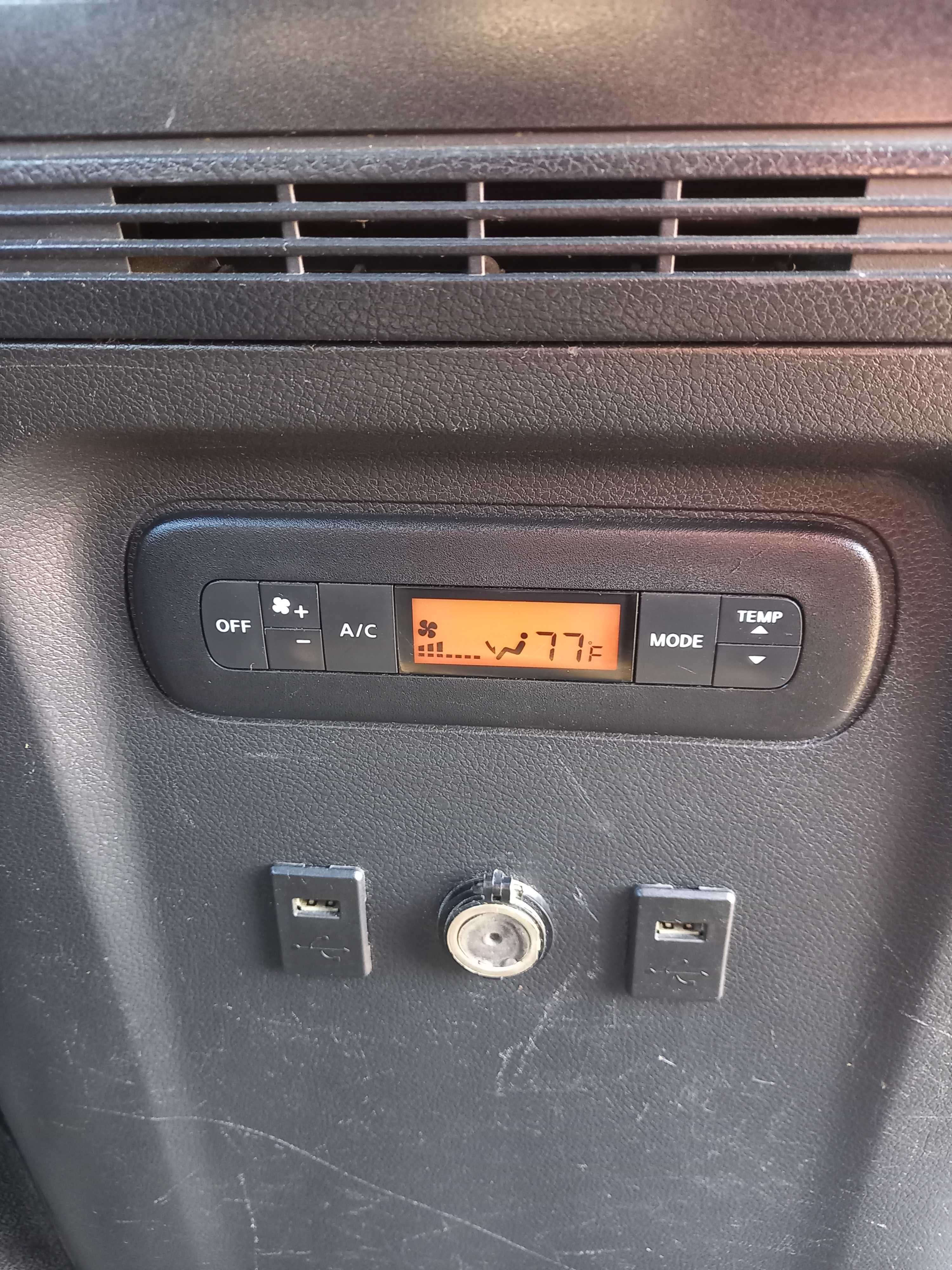 Микроавтобус пассажирский Nissan NV200 TAXI