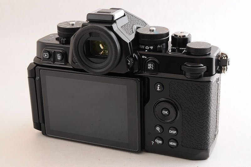 NIKON Z f e 40mm f2 SE + Extras