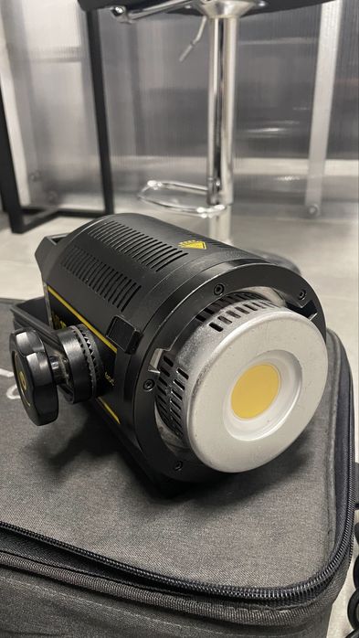 Постійне світло Godox VL150