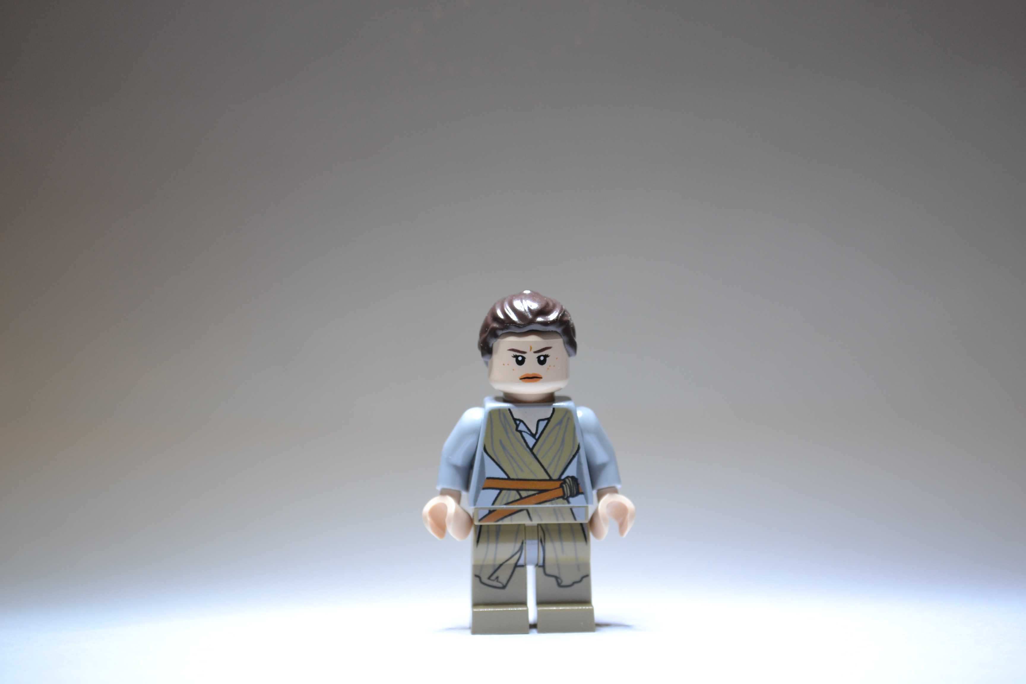 Minifigurka LEGO Star Wars - Rey - Dark Tan Tied Robe