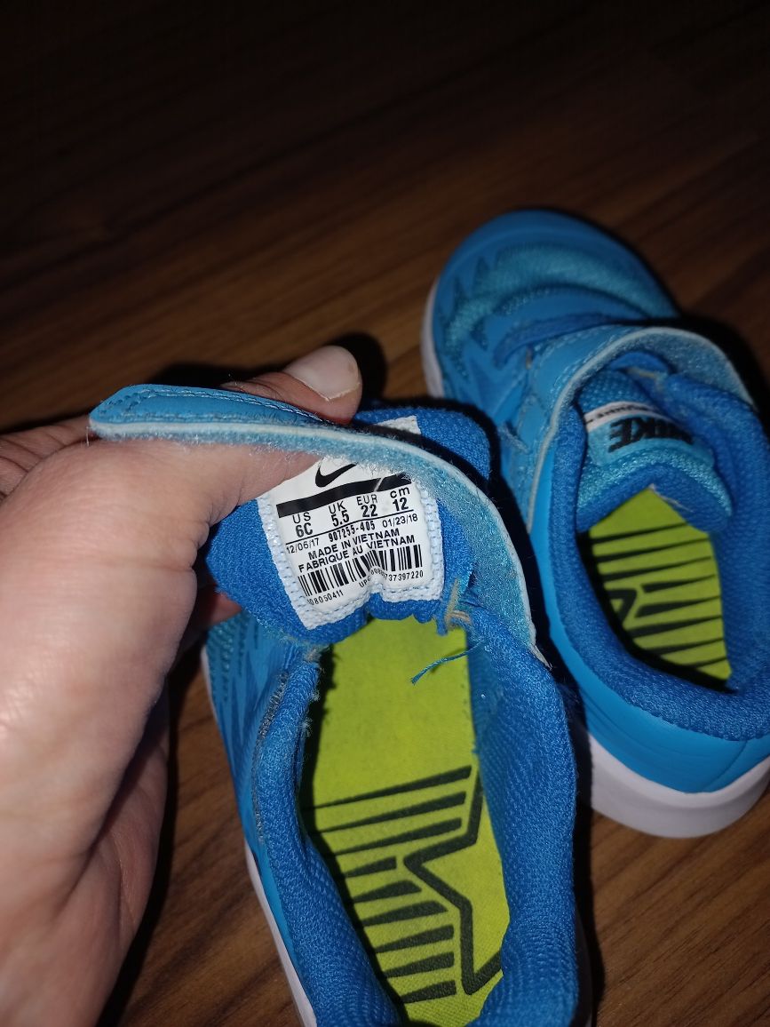 Buty sportowe adidasy Nike 22