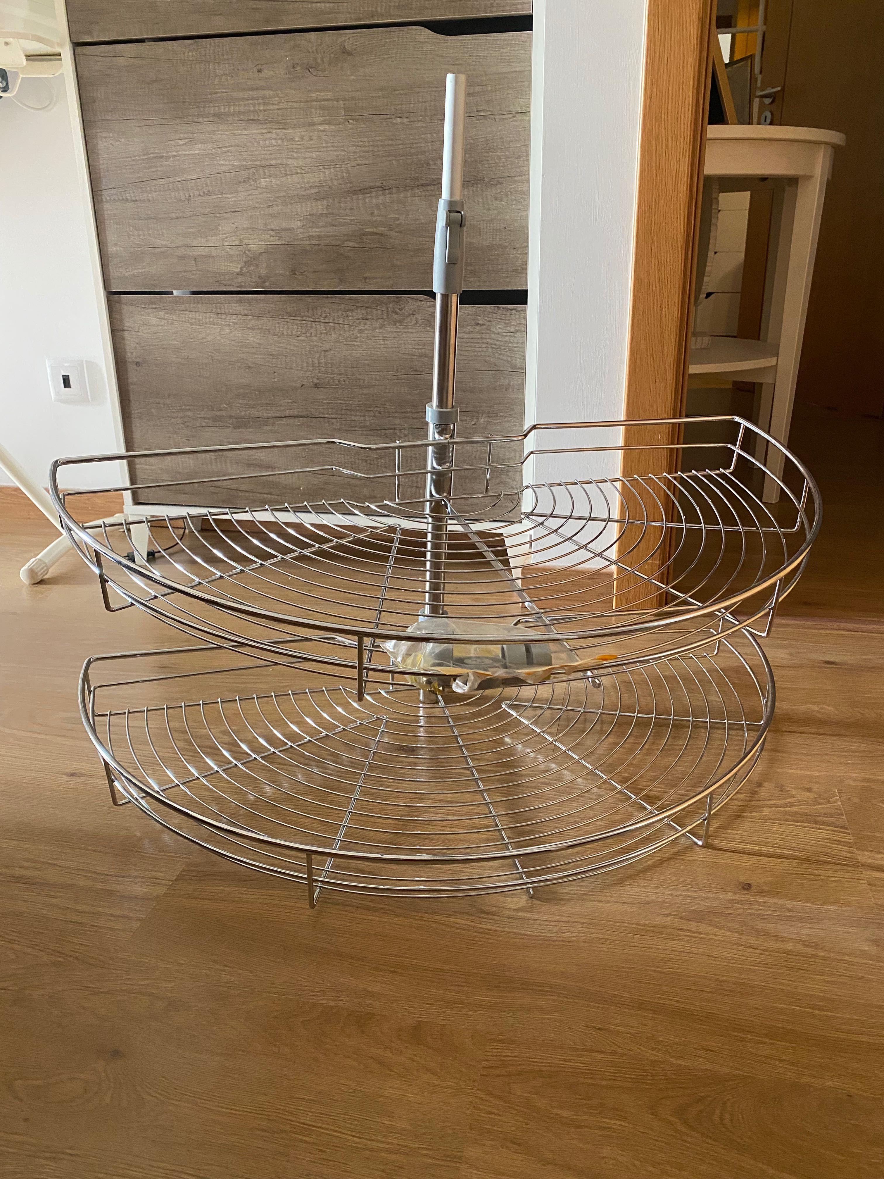 Estante giratória para móvel interior