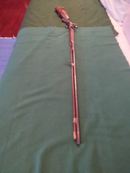 Espingarda de caça francesa de pederneira do final do século XVIII.