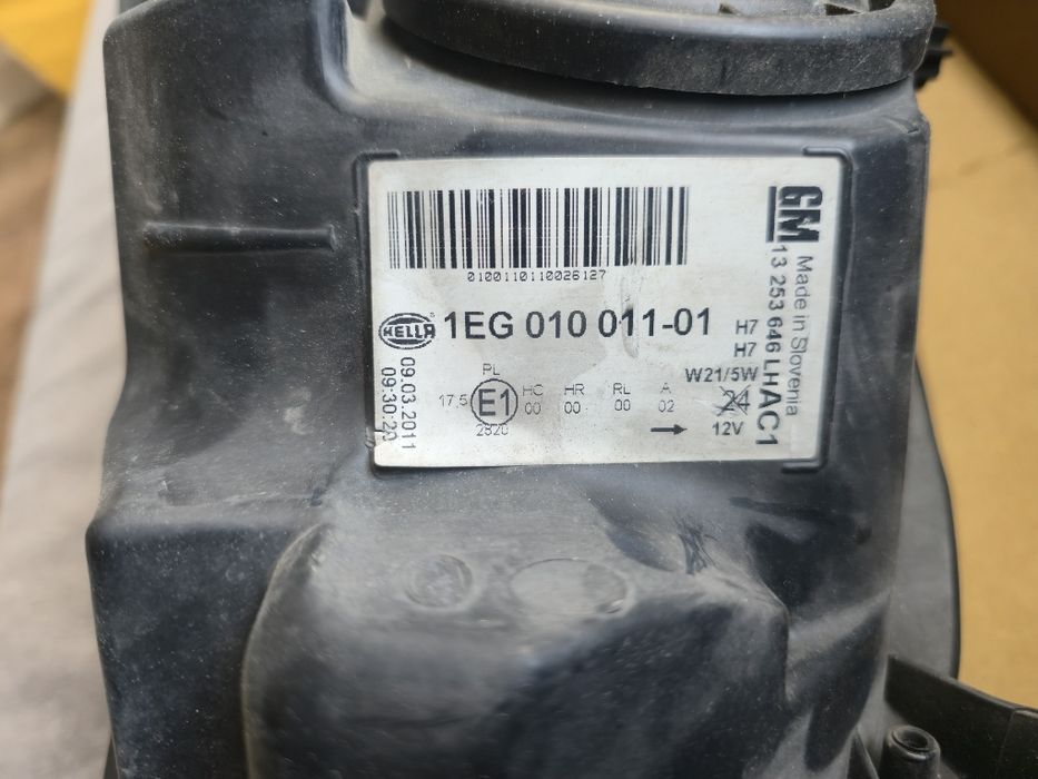 Farol Opel Astra 2011