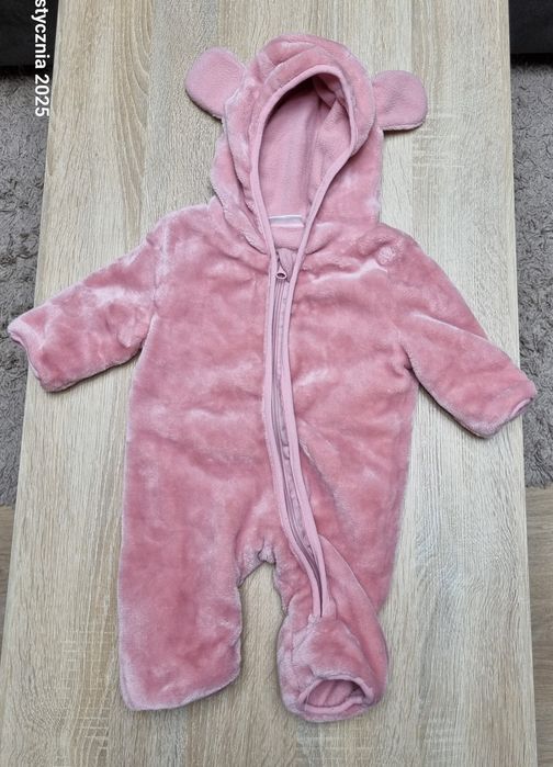 Różowy kombinezon dla dziewczynki w rozmiarze 62
