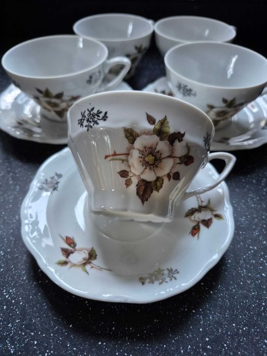 Bolesławiec Filiżanki porcelanowe ze spodeczkami