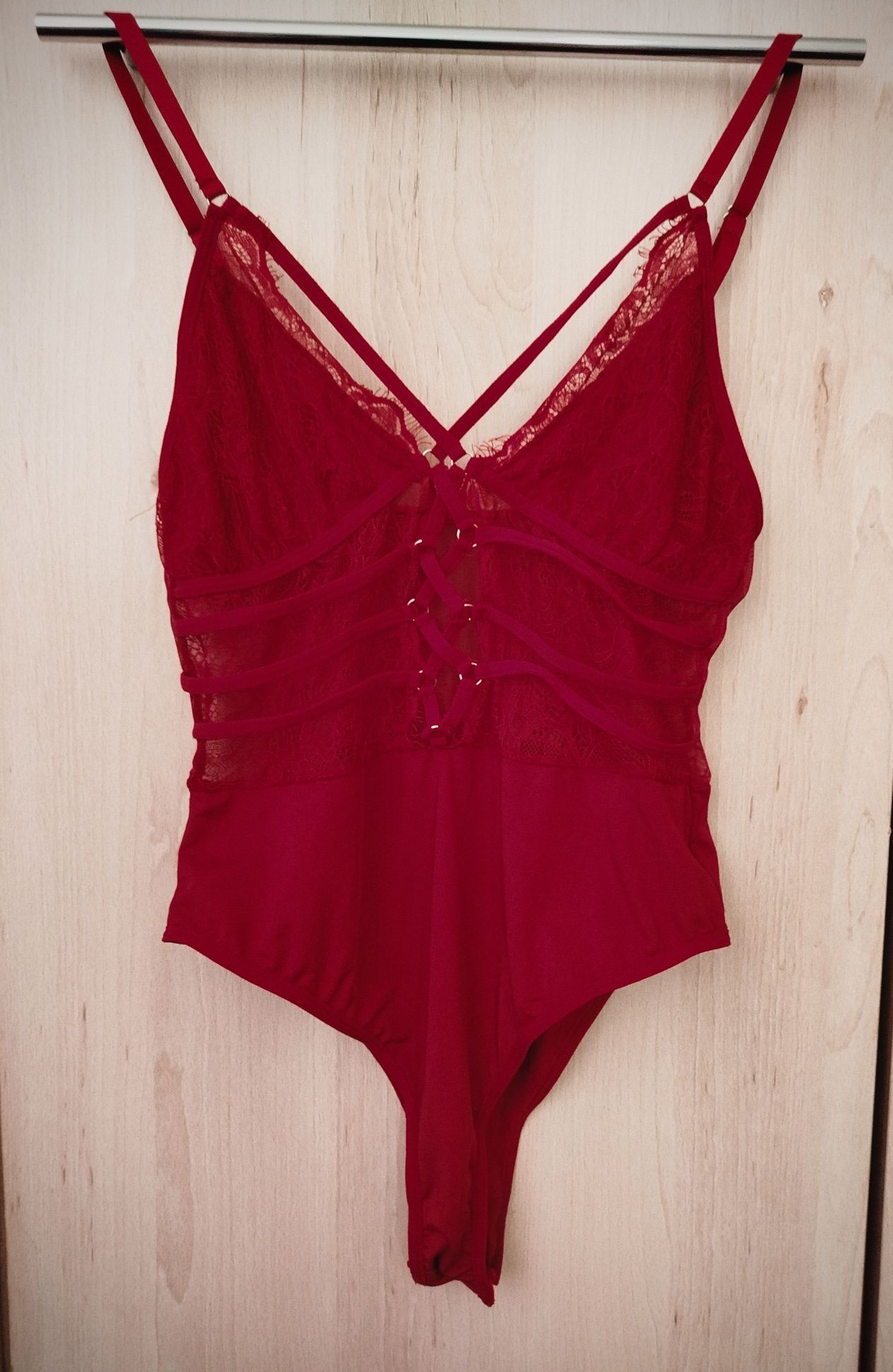 Nowe burgundowe body , L