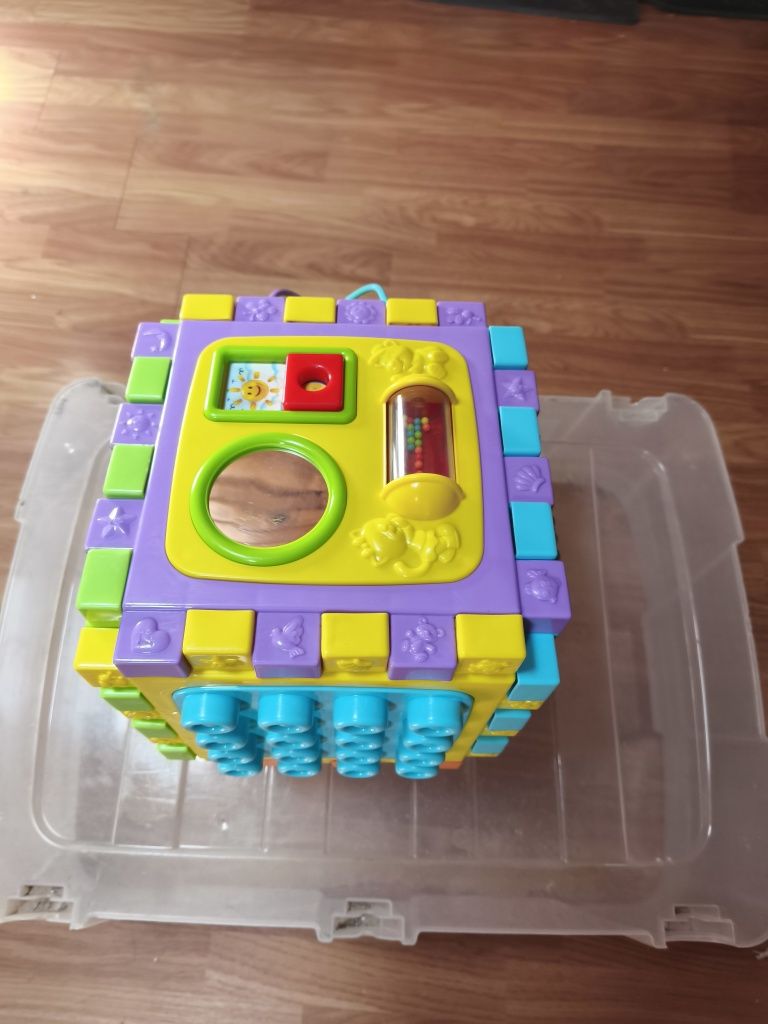 Cubo interativo para crianças