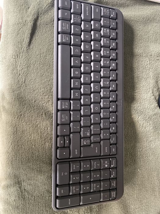 Teclado Logitech Keyboard