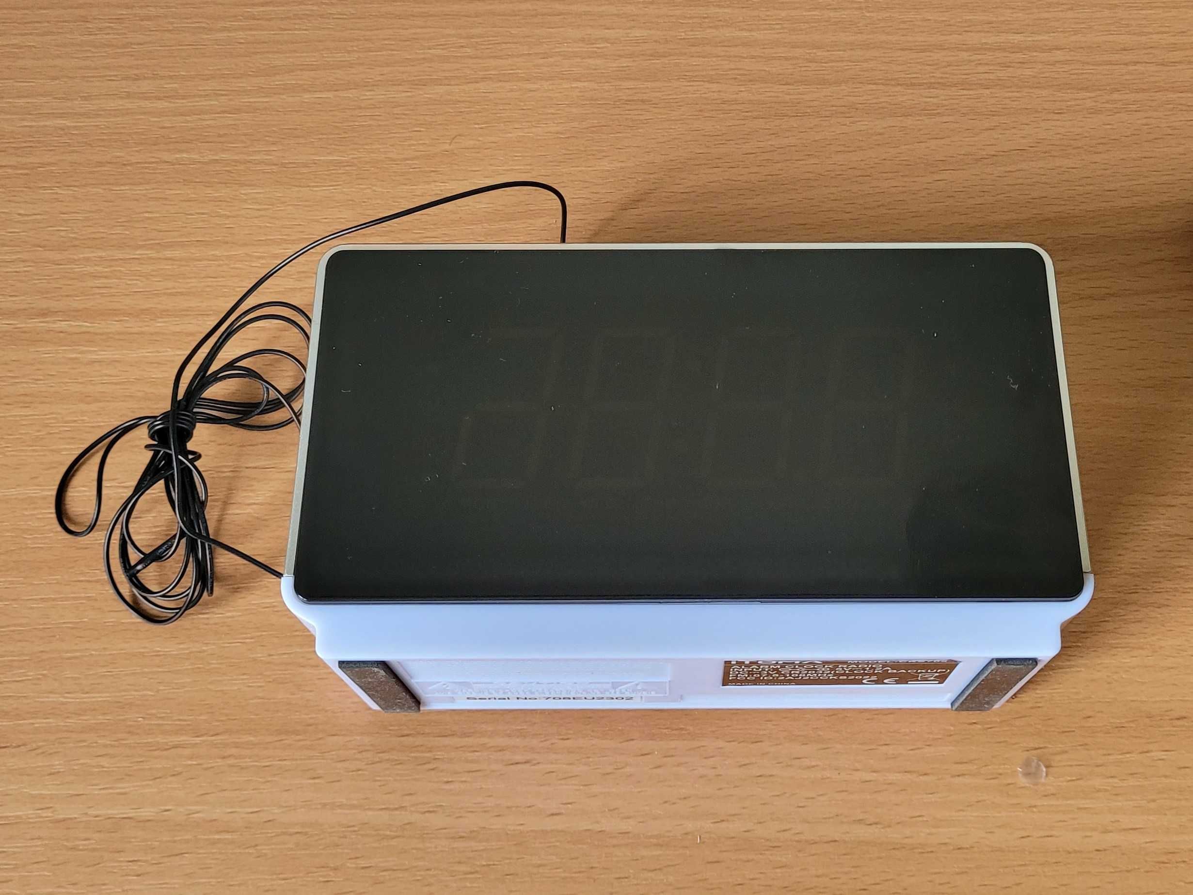 Radiobudzik iTOMA z Bluetooth radiem FM lampką nocną i ładowaniem USB