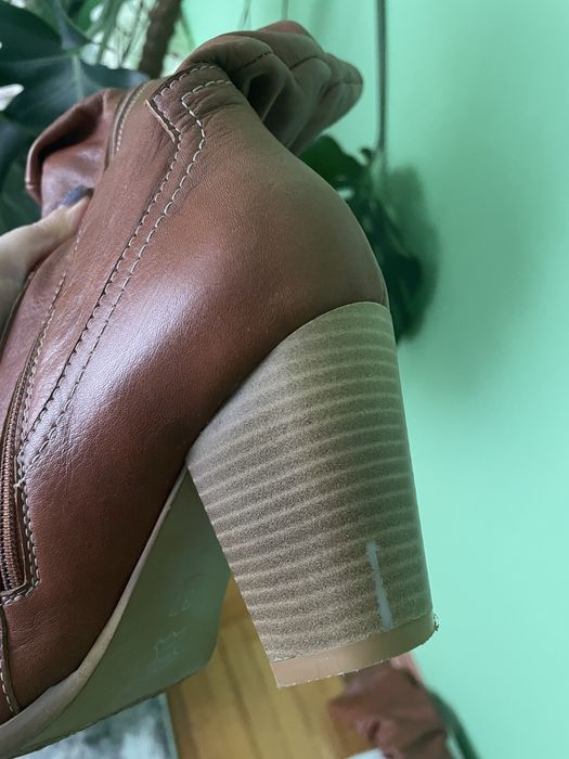 Шкіряні зимові чоботи козаки з натуральним хутром