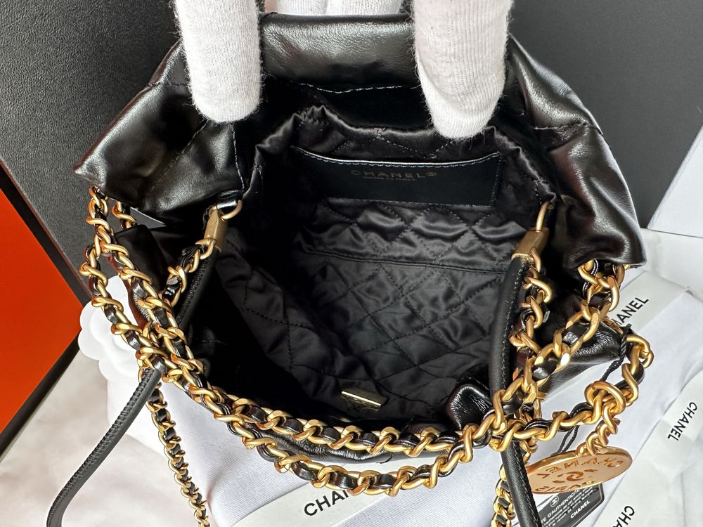 Torebka Chanel 22 Mini Handbag Black Leather