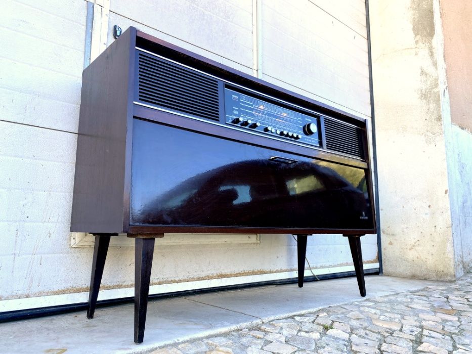 Aparador rádio gira discos Grundig a funcionar 118comp x 36prof x 79al