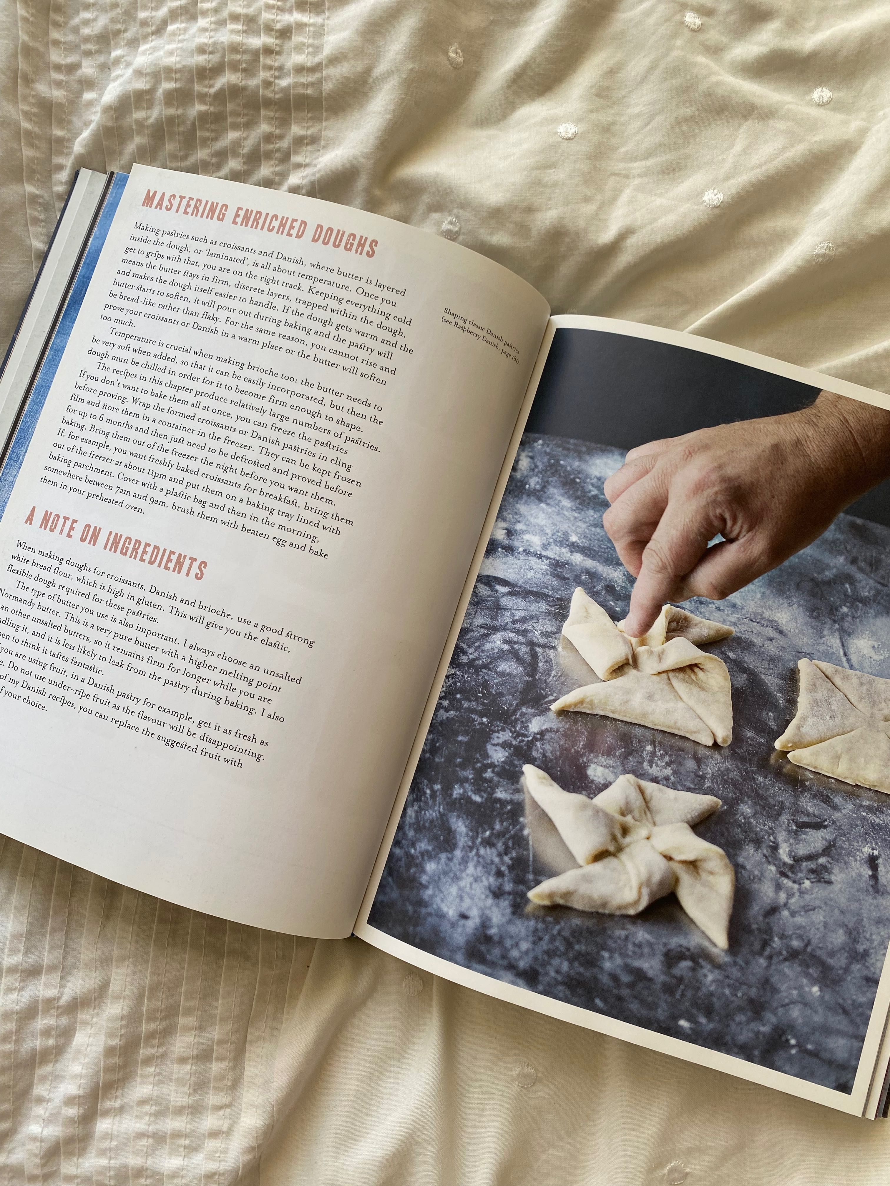 Książka Paul Hollywood “How to bake”