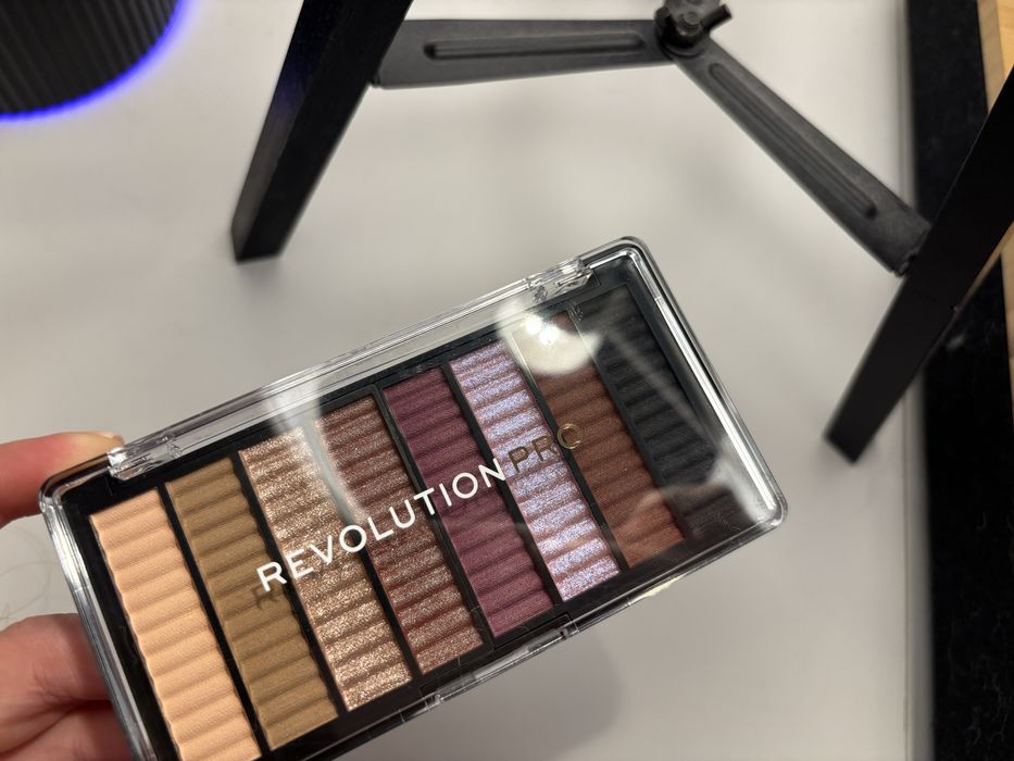 Paletka cieni Revolution Pro Allure nowa