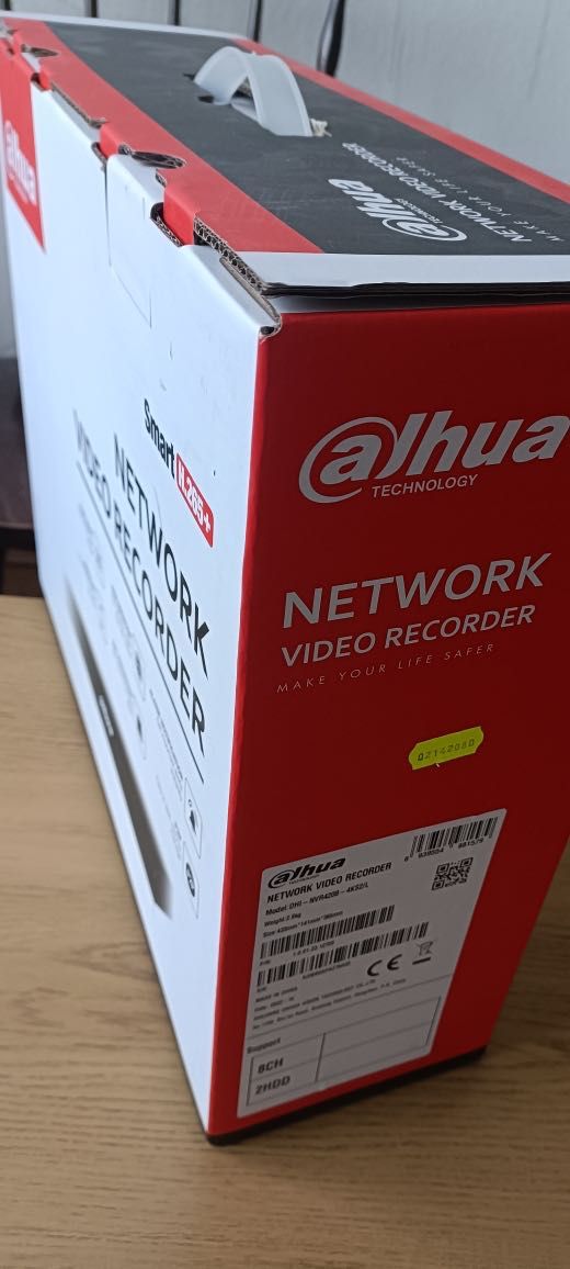 Sprzedam nowy rejestrator obrazu dźwięku kamer IP DVI-NVR4208-4KS2/L