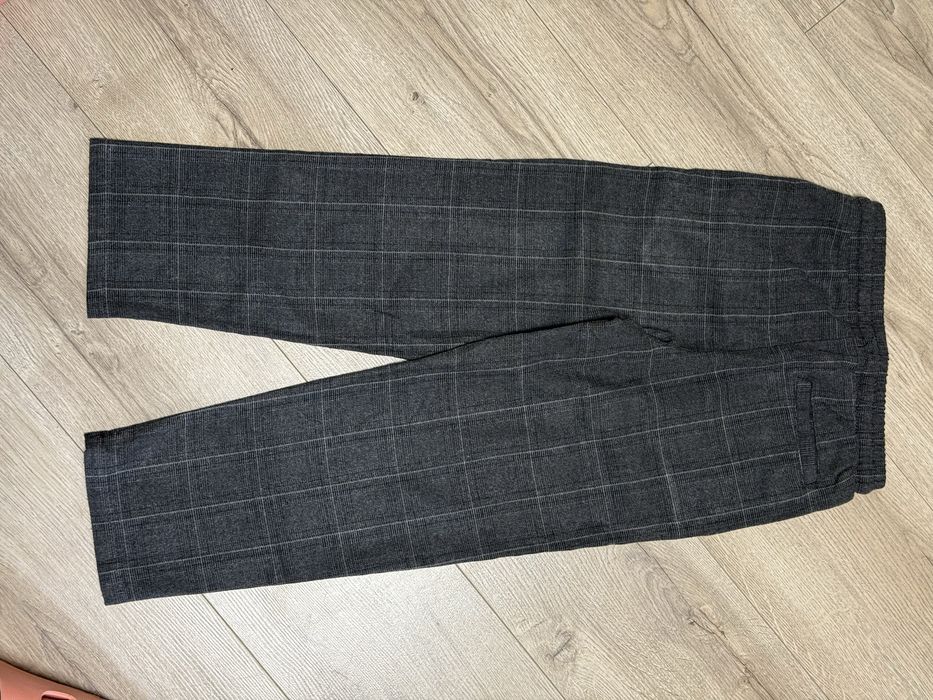 Spodnie casual chlopiece 128 szare w kratke