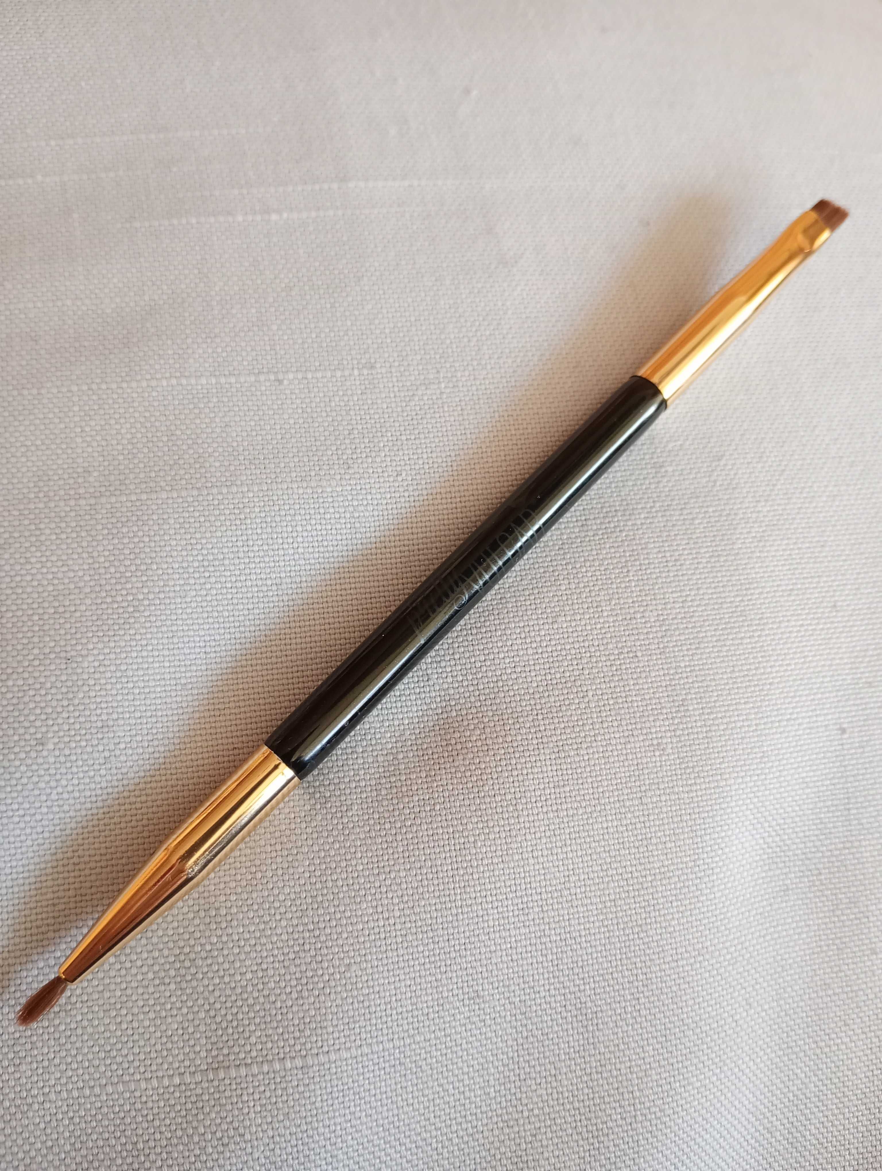 Dwustronny pędzelek do kresek Pretty Vulgar The Wing Master Dual
