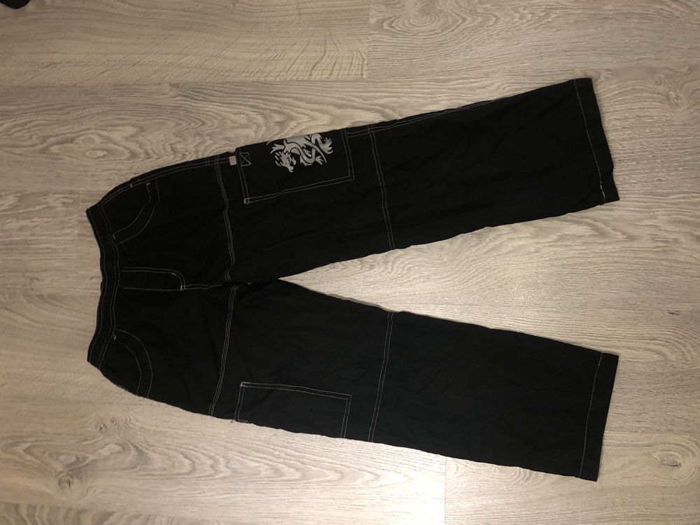 modne cargo jeansy