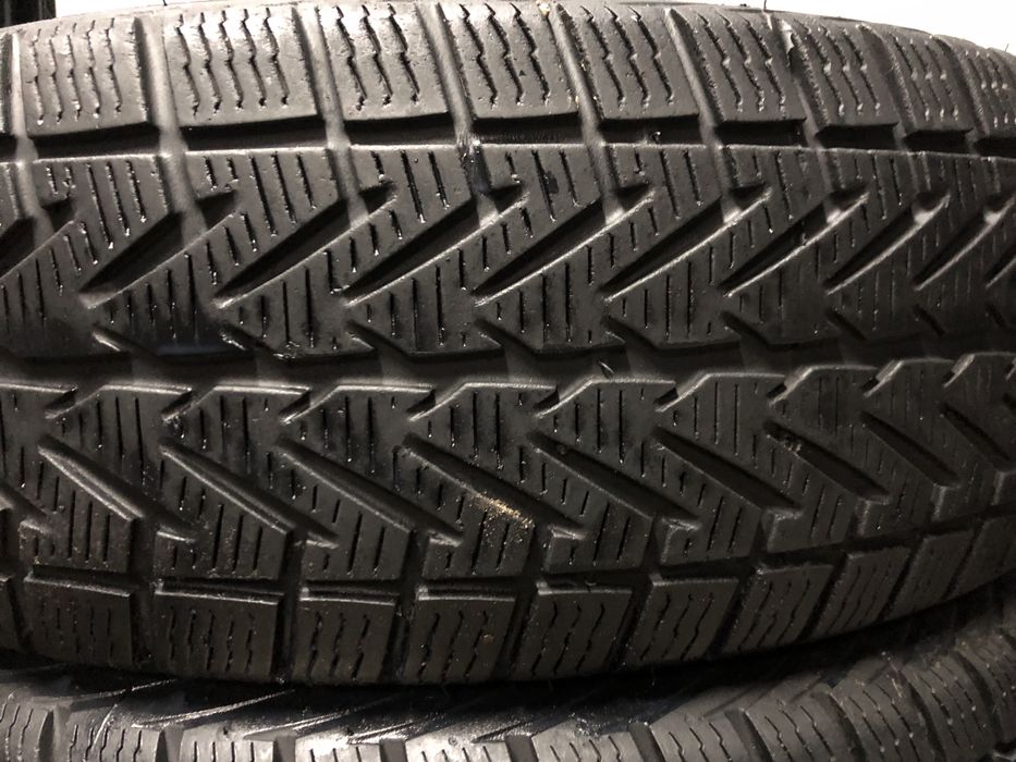 215/70-16 opony zimowe vredestein komplet